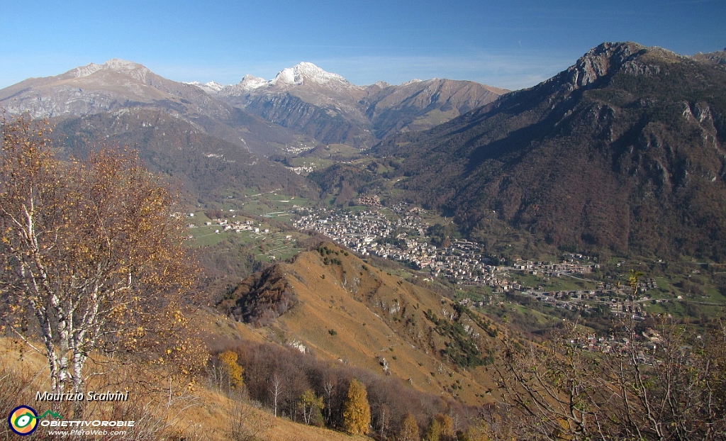 27 Panorama verso la Valle Serina, con il Menna, l'Arera, il Grem e l'Alben....JPG